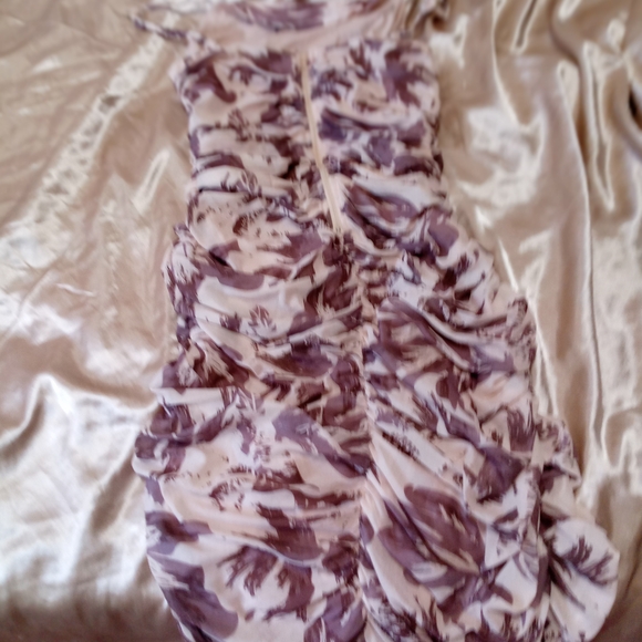 Floral Ruched Dress - Picture 2 of 5